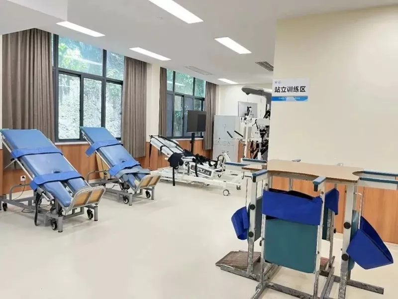 ອາຄານຝຶກອົບຮົມອຸປະກອນການຟື້ນຟູເຫຼັກກ້າ